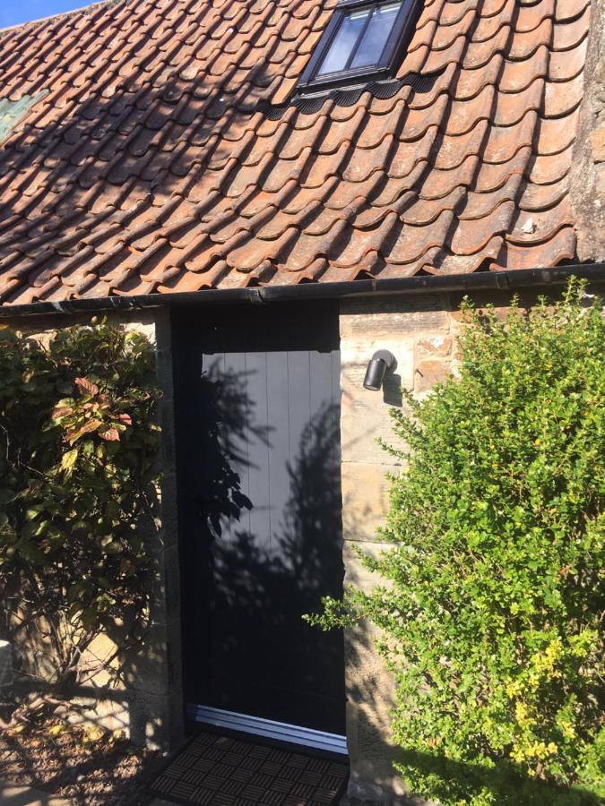 Rustic Farm Cottage: Coastal Retreat Near North Berwick Exterior photo